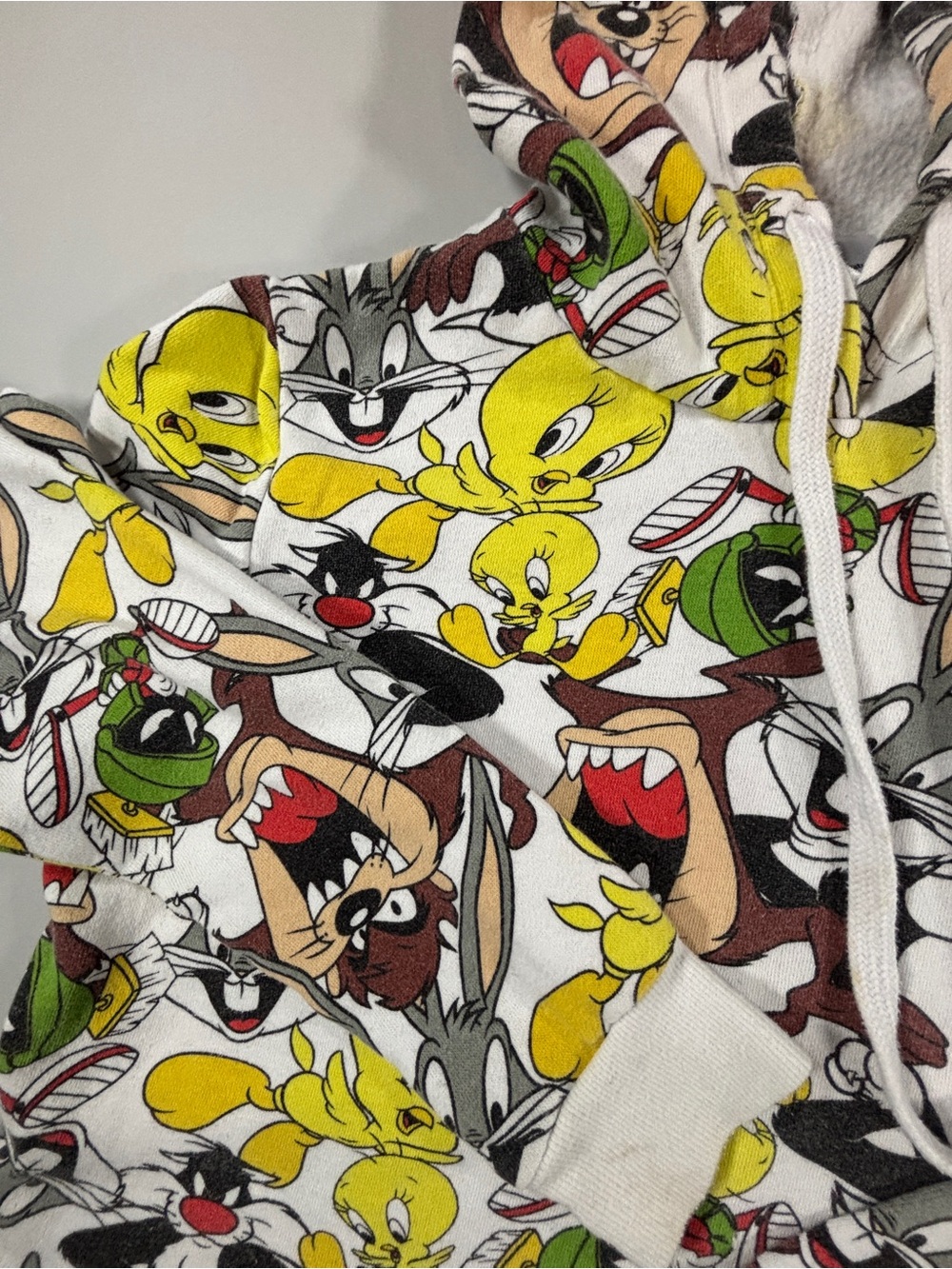 Looney Tunes Hoodie XS All Over Print Bugs Bunny Tweety Taz Fleece Y2K Pullover - Picture 4 of 9